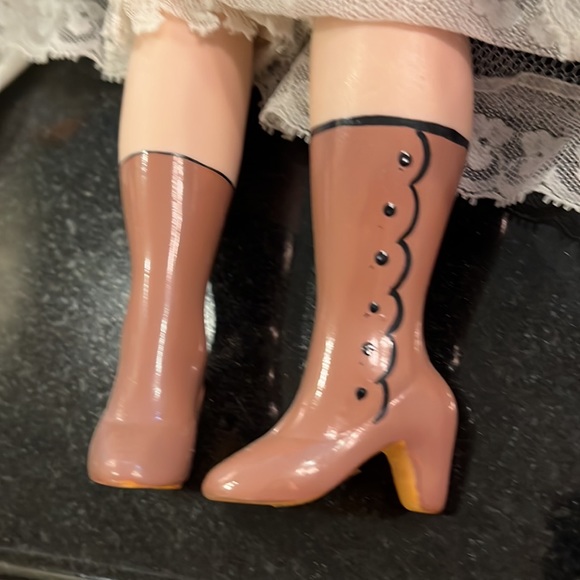 Porcelain Vintage Doll 18" - Beautiful - Picture 11 of 12